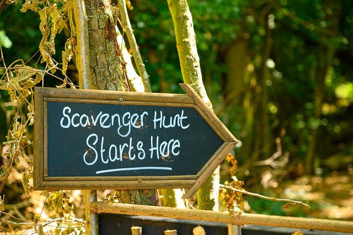 Scavenger hunt game sign outside